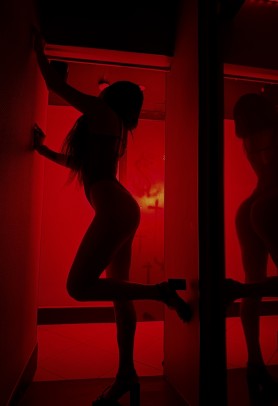 Девушка массажистка Маша, салон Malibu