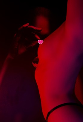 Девушка массажистка Жасмин, салон Malibu